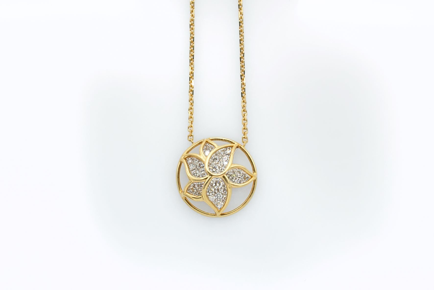 18k Gold Flower Diamond Pendant