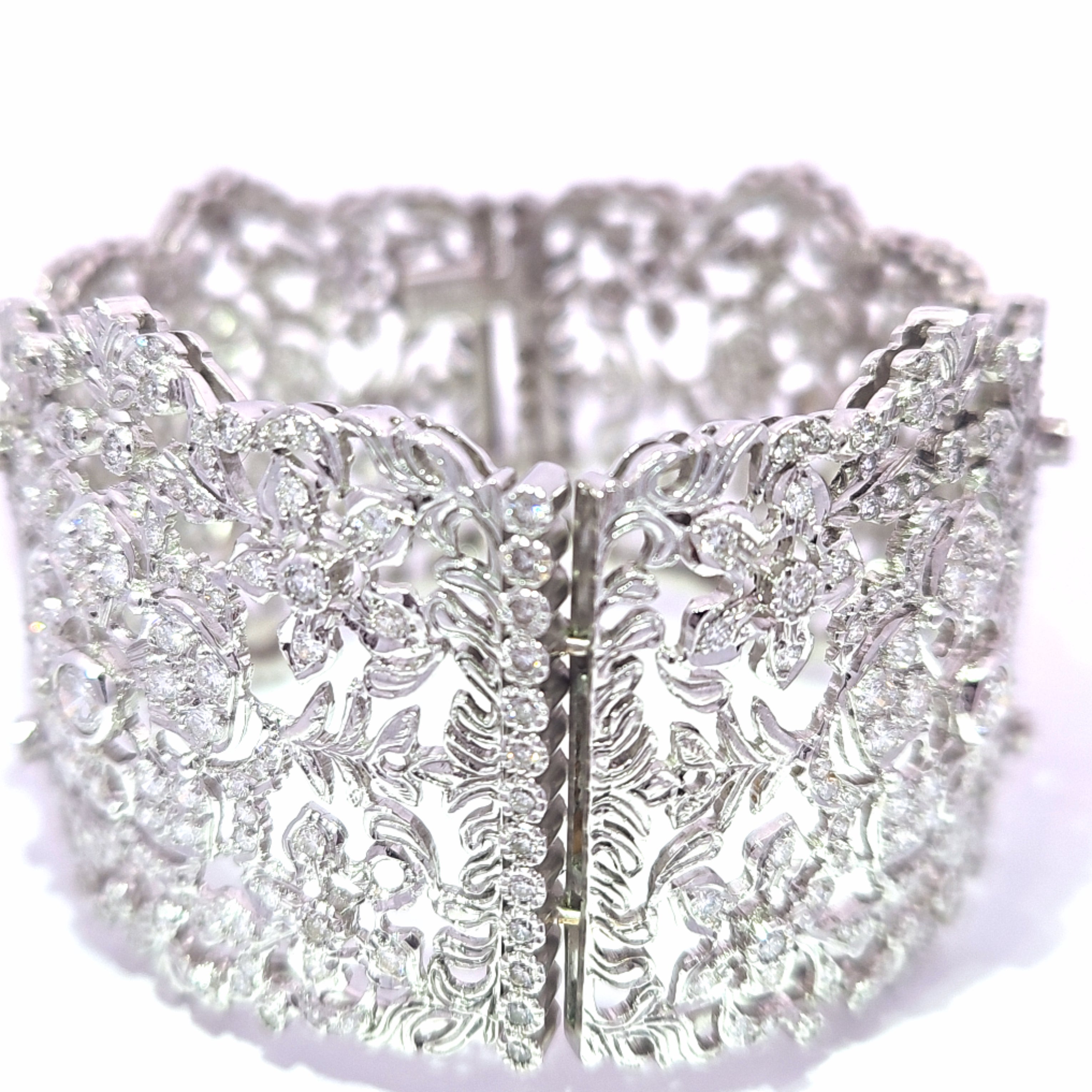 18k Diamond Choker and Bracelet Set