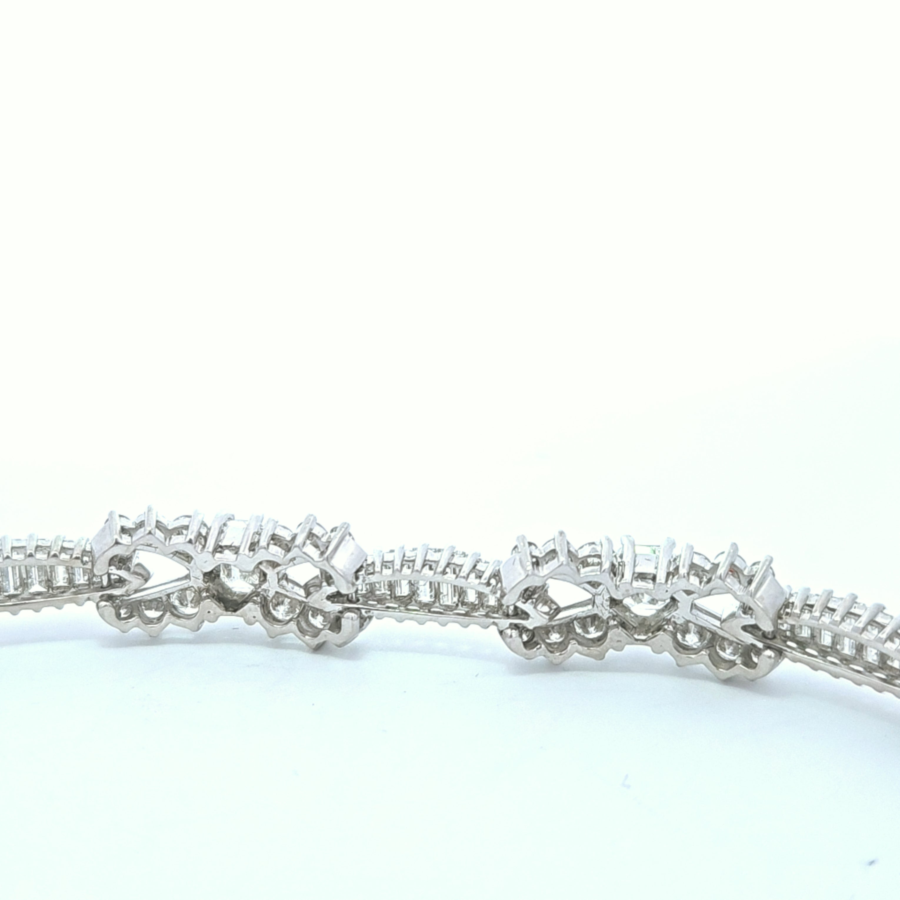 13 ct Platinum Diamond Bracelet