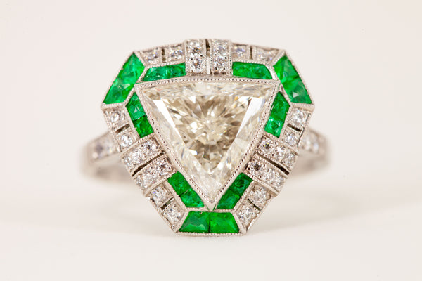 Art Deco Emerald and Diamond Platinum Vintage Ring