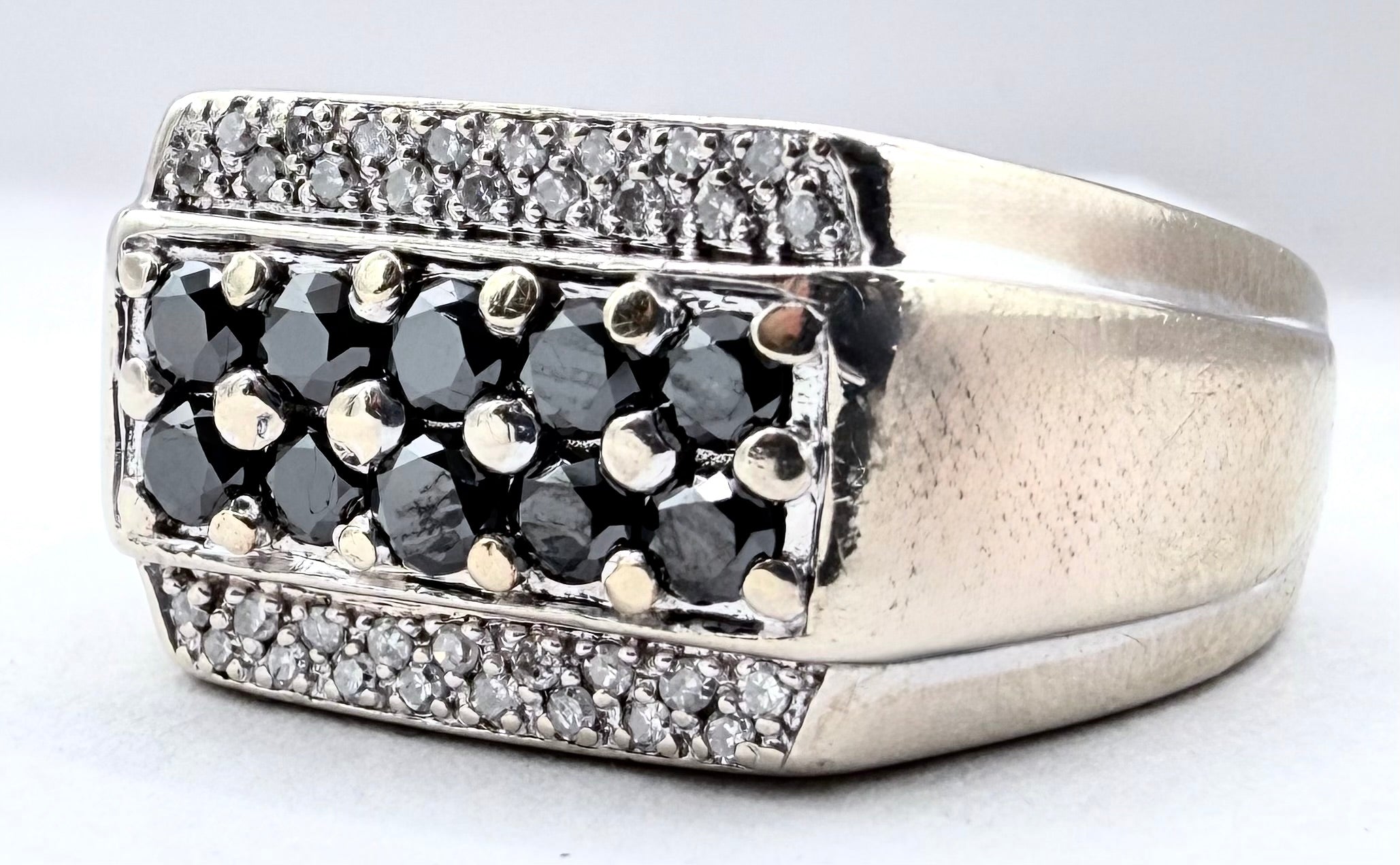 14k White Gold Diamond / Black Diamond Ring