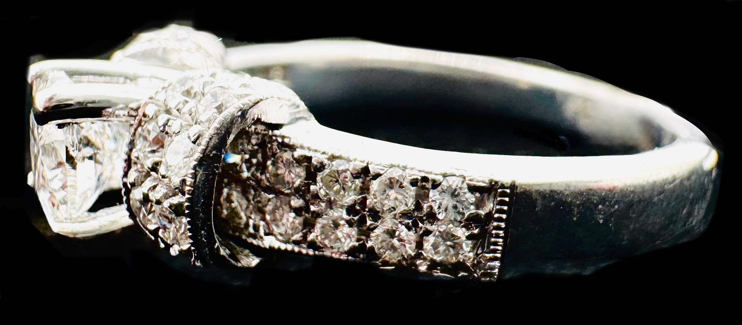 18k White Gold Diamond Ring