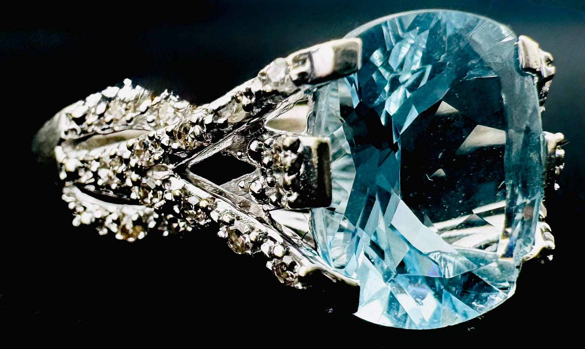 14k White Gold Aquamarine Diamond Ring