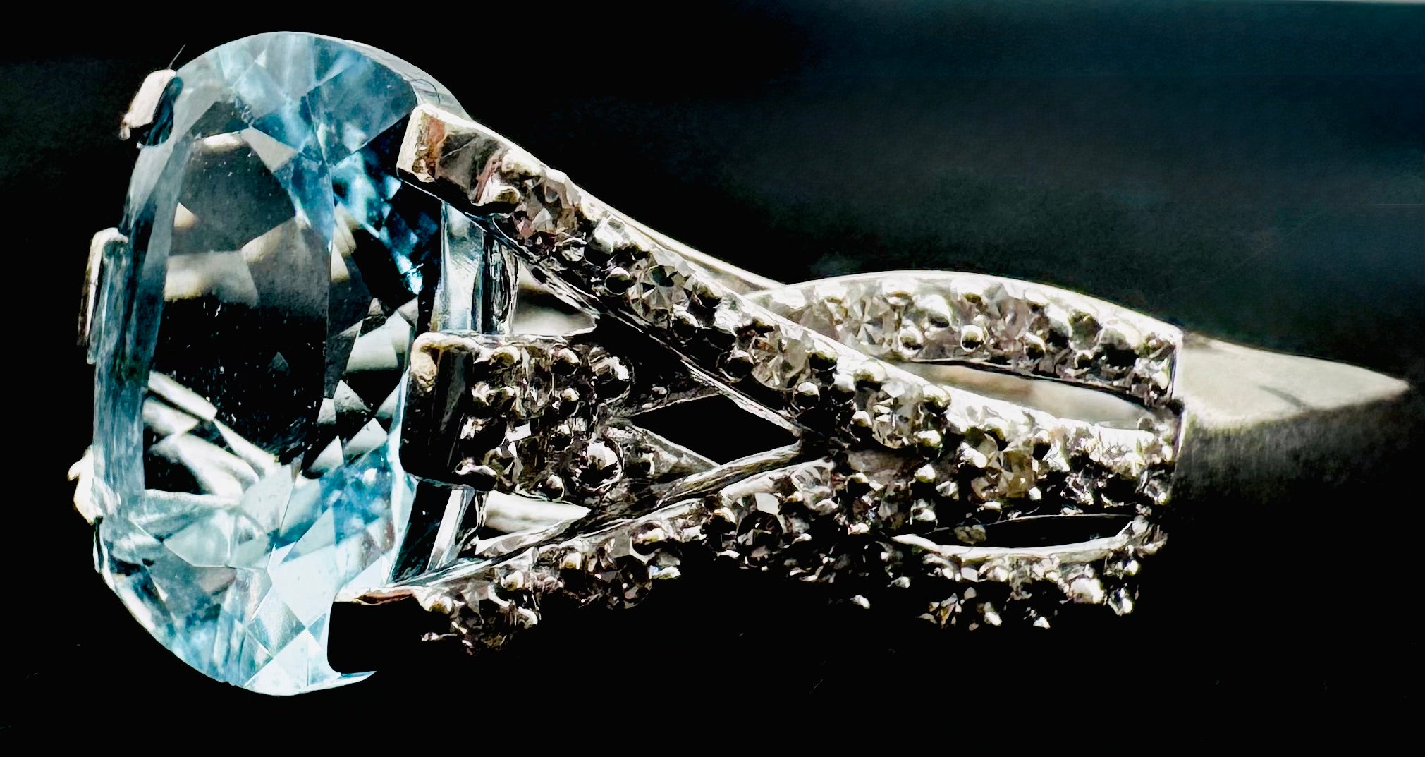 14k White Gold Aquamarine Diamond Ring