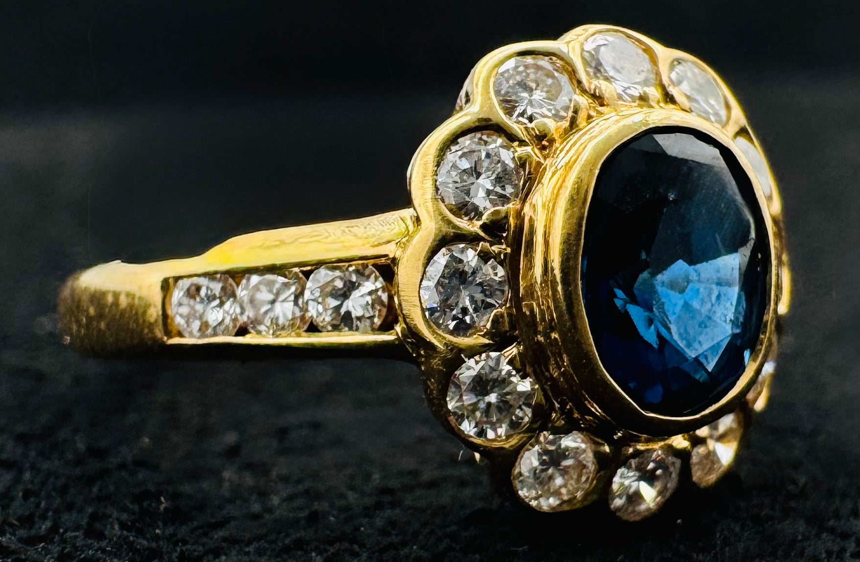 18k Yellow Gold Diamond/ Sapphire Ring