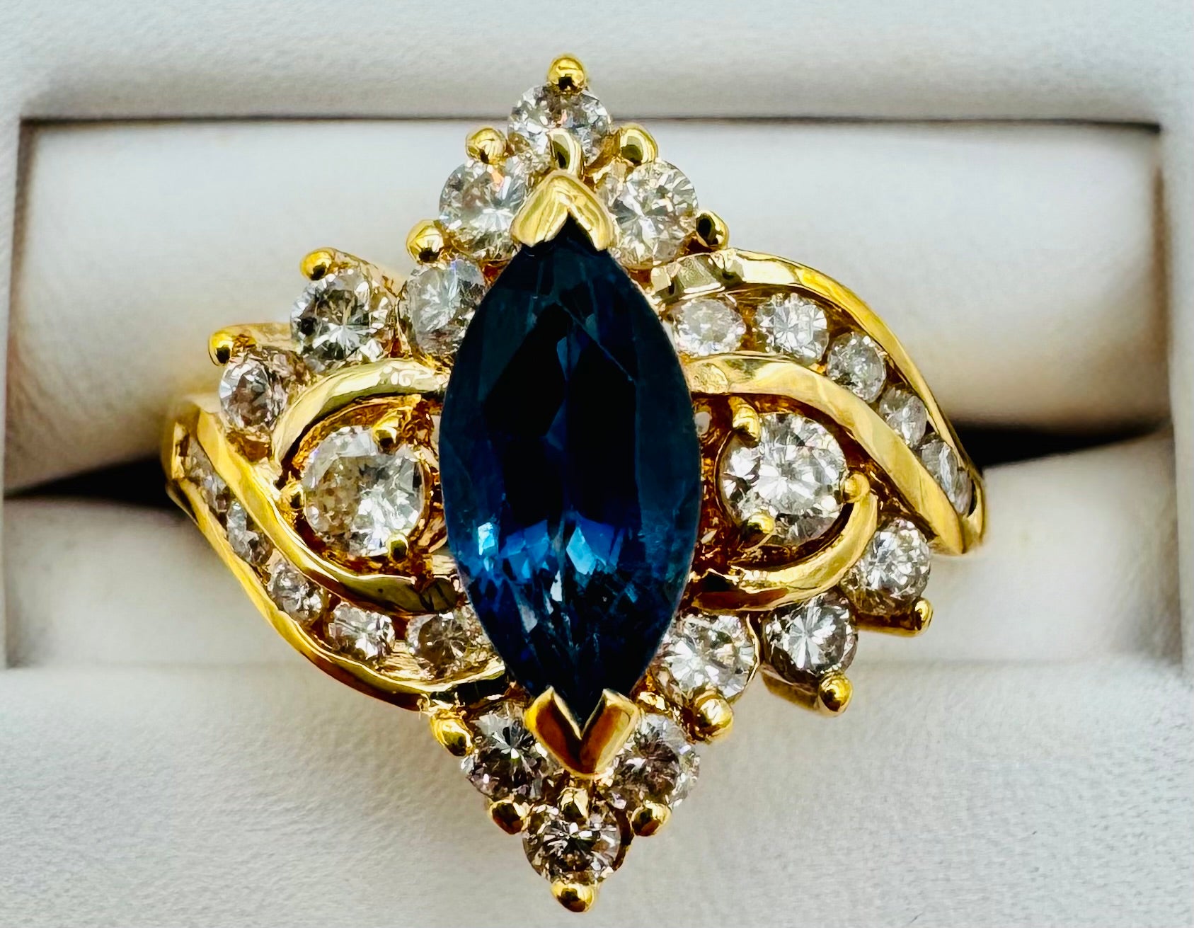 18k Yellow Gold Diamond/ Sapphire Ring