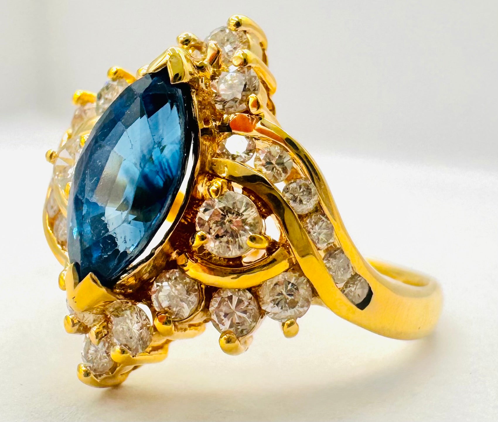 18k Yellow Gold Diamond/ Sapphire Ring