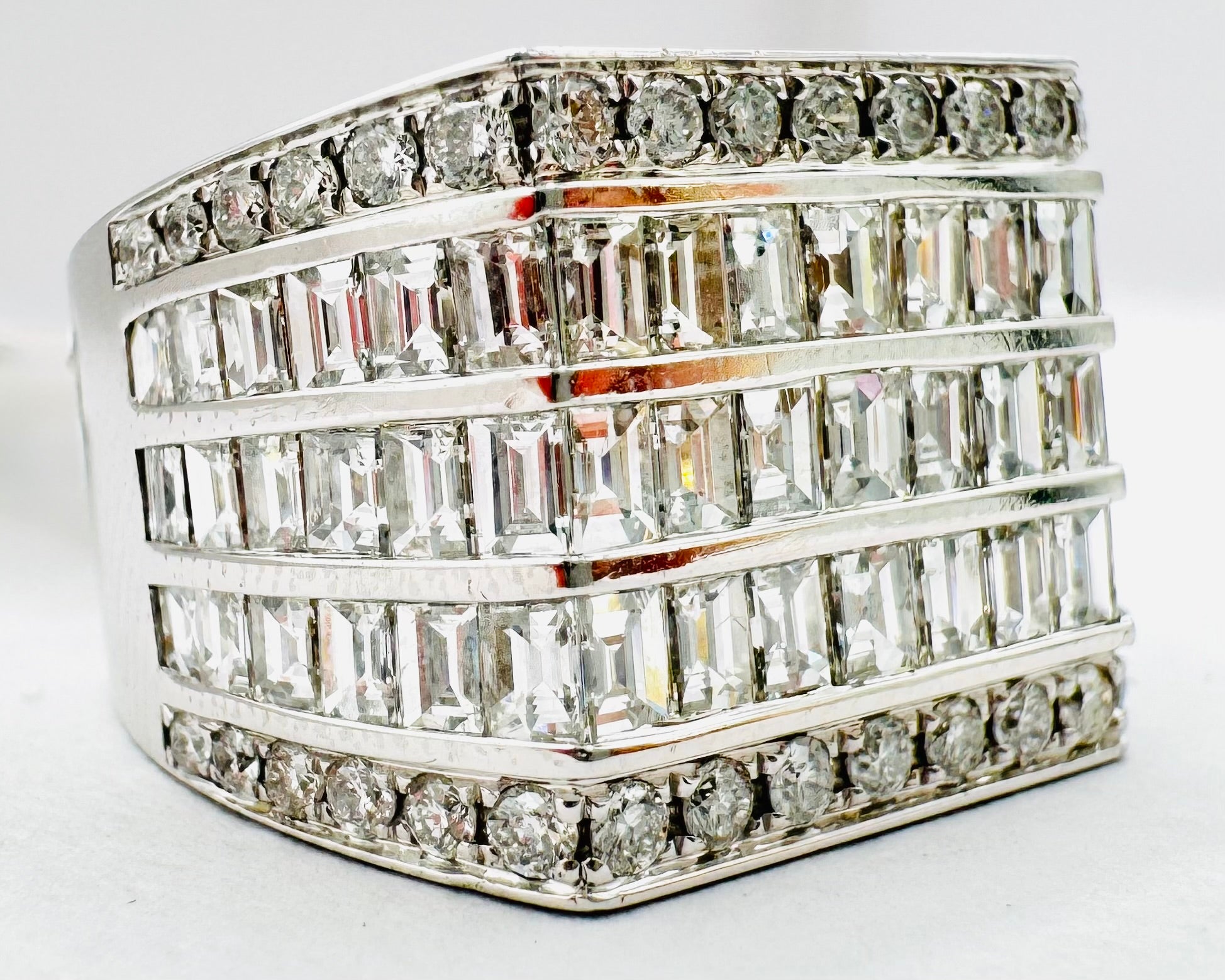 18k White Gold Diamond Ring