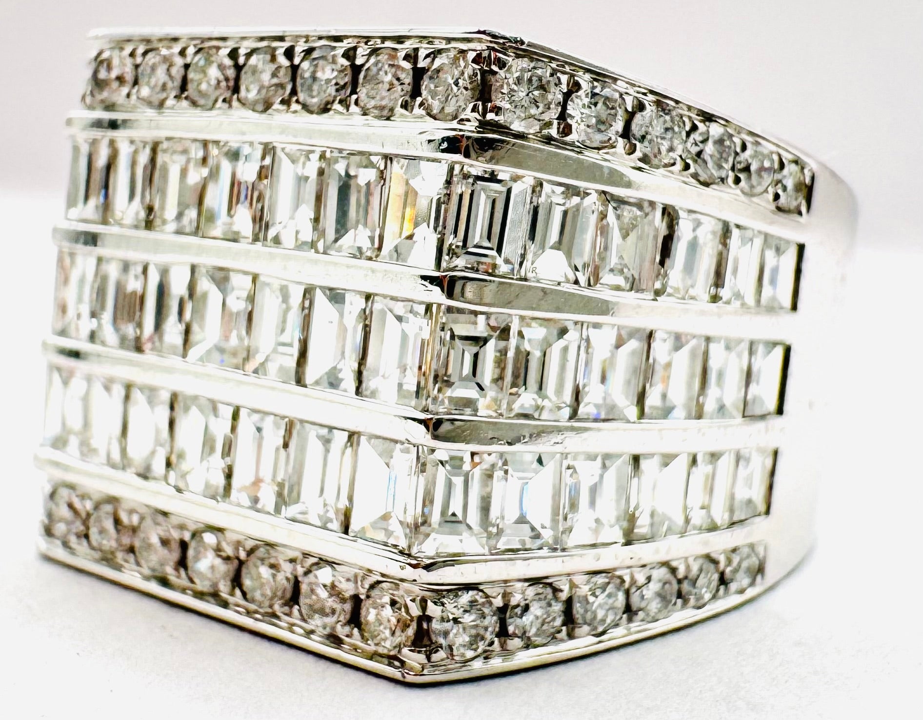 18k White Gold Diamond Ring