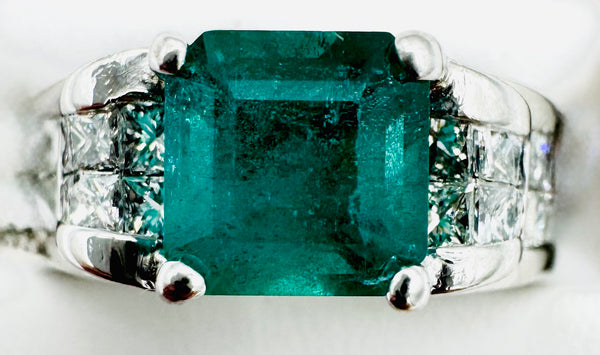 Platnum Emerald/ Diamond Ring