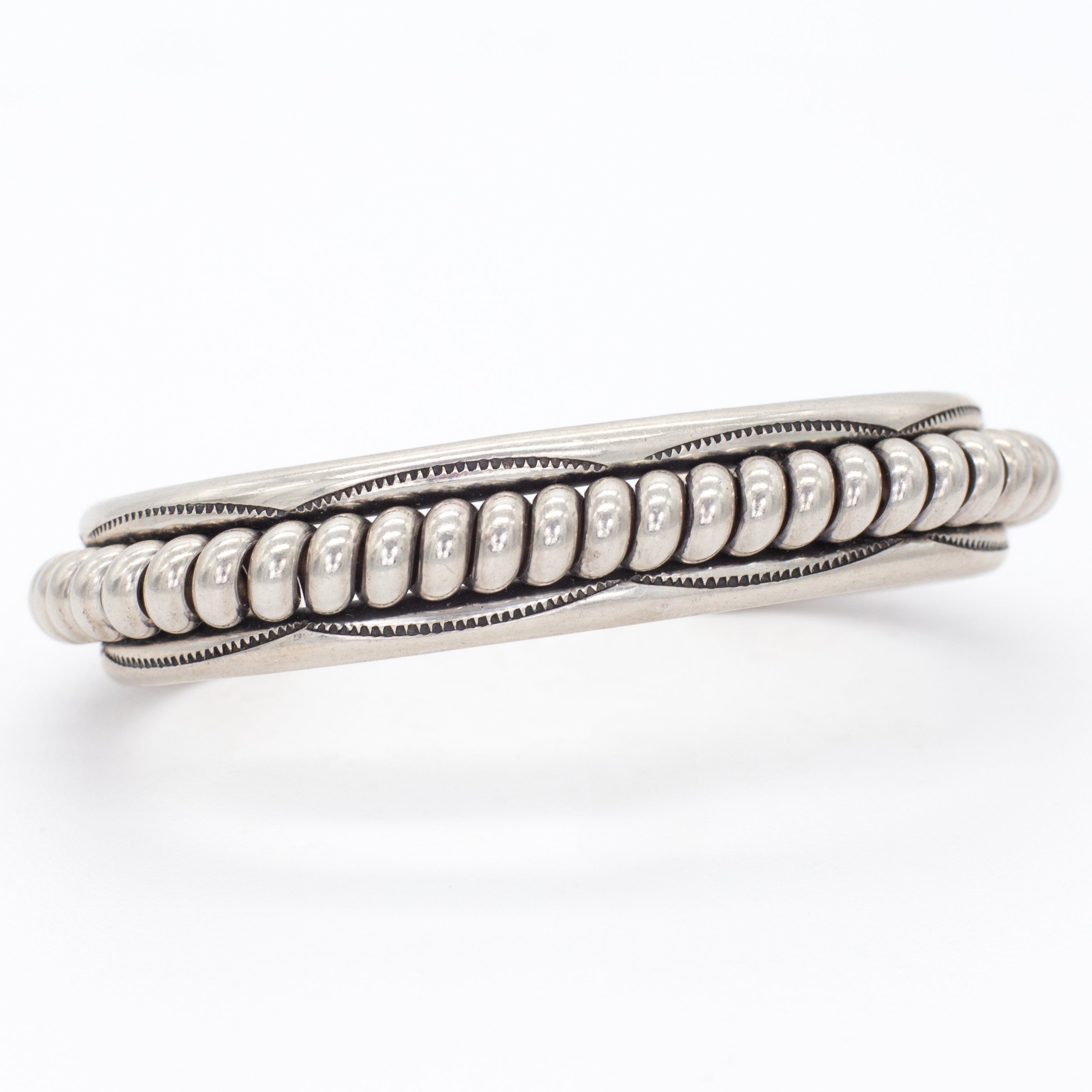 Navajo Handmade Sterling Silver Cuff Bracelet (Hallmark: Tahe)