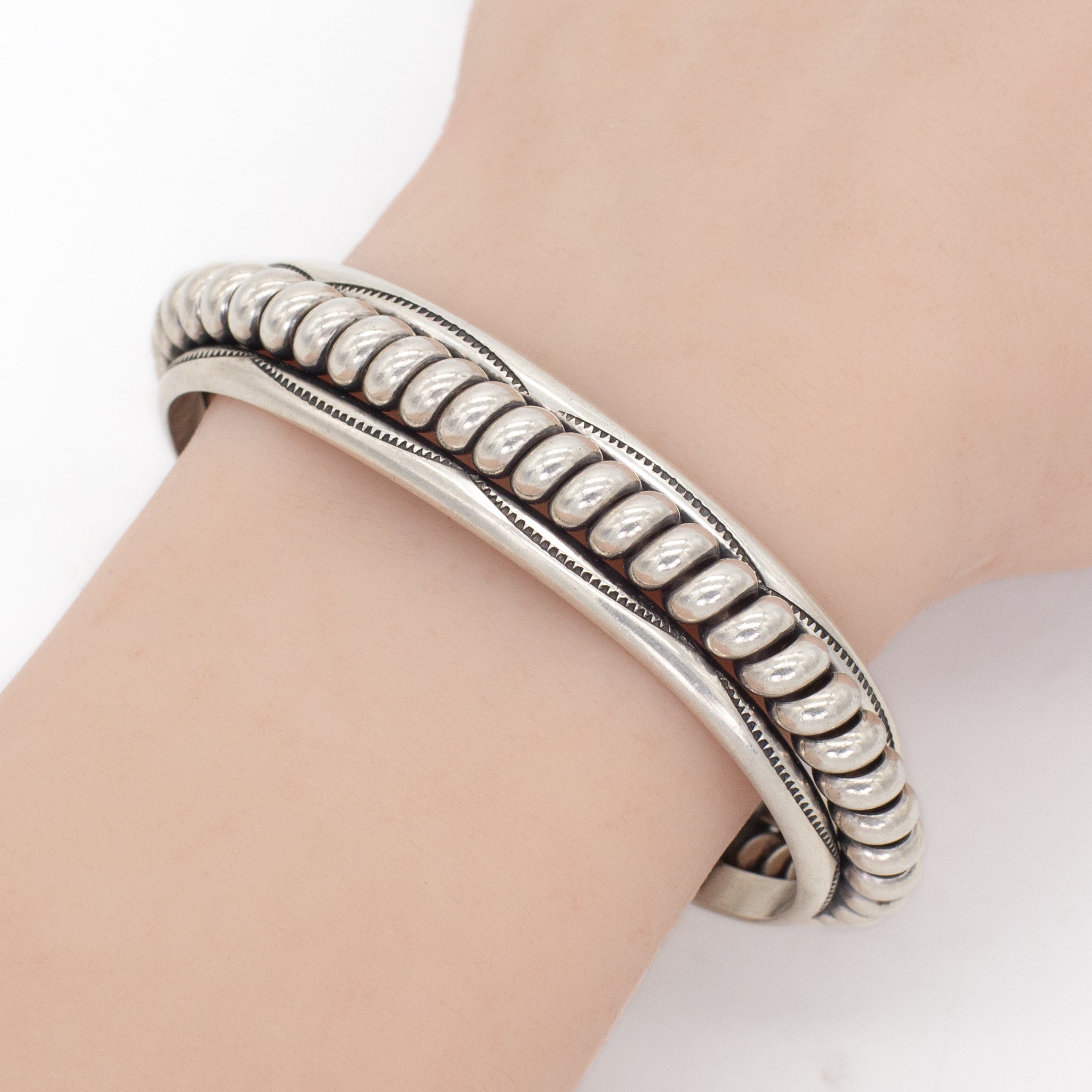 Navajo Handmade Sterling Silver Cuff Bracelet (Hallmark: Tahe)