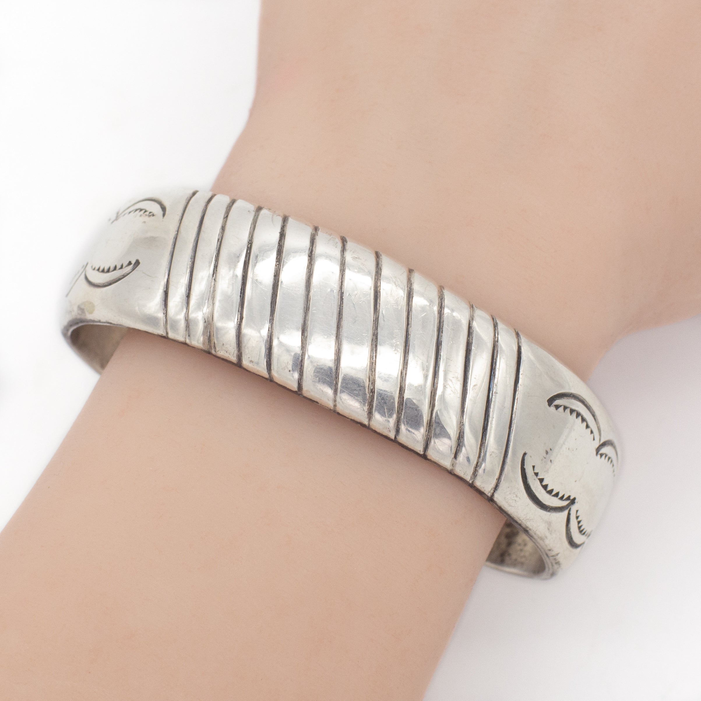 Navajo Handmade Sterling Silver Cuff Bracelet (Hallmark: Jackson)