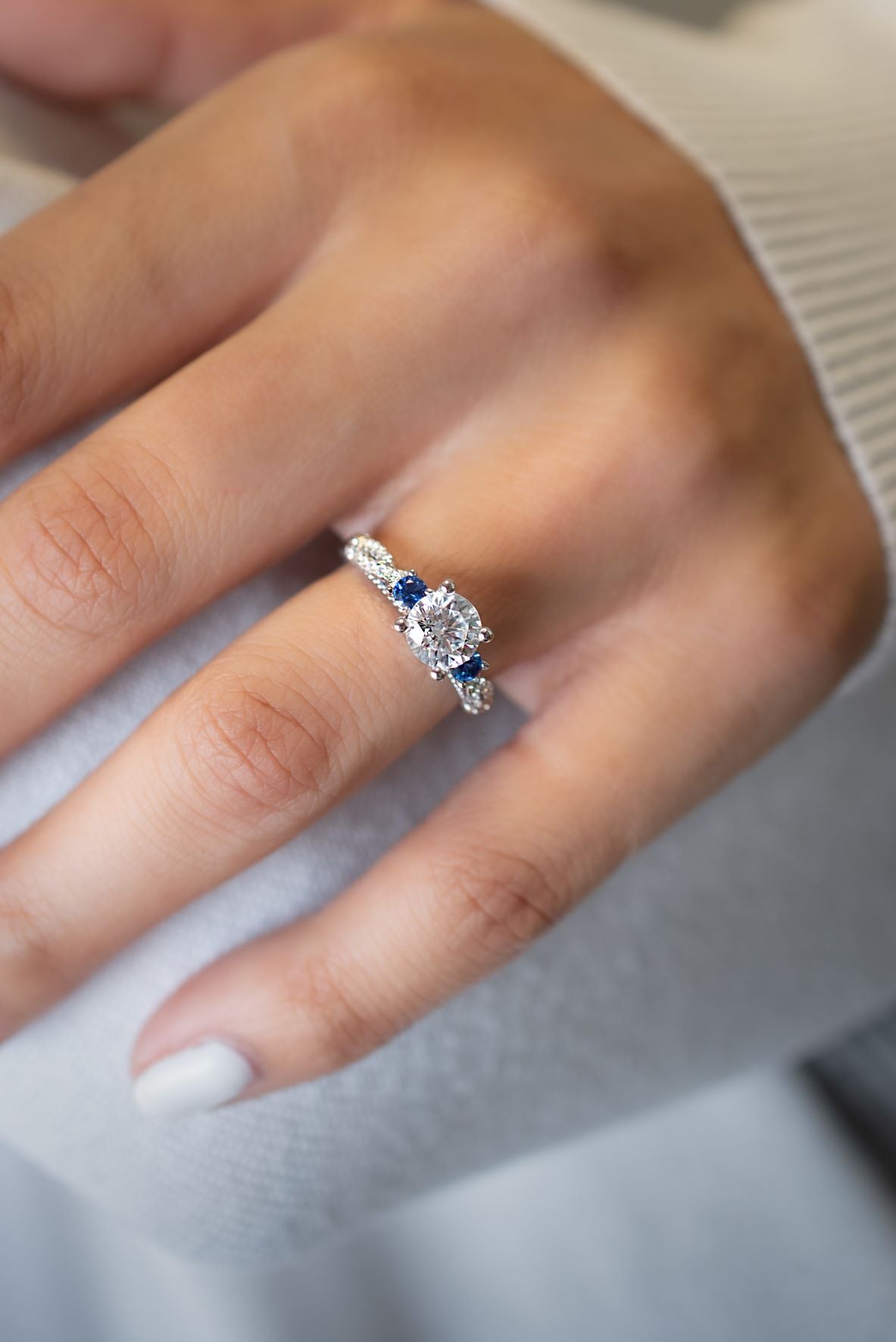Verragio Diamond and Gemstone 3-stone-ring with La Grown Center Diamond Sapphire Side Stones