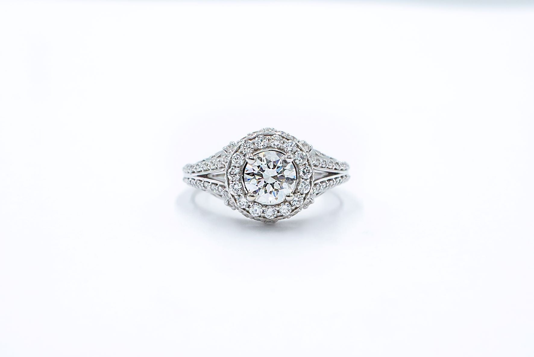 Luminar 3.0 ctw GIA Certified Diamond Engagement Ring