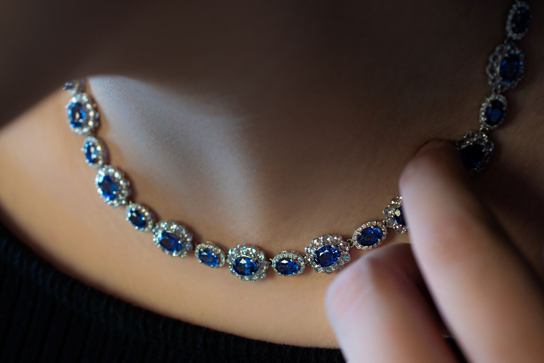 15.76 ct Sapphire and Diamond Necklace 18k