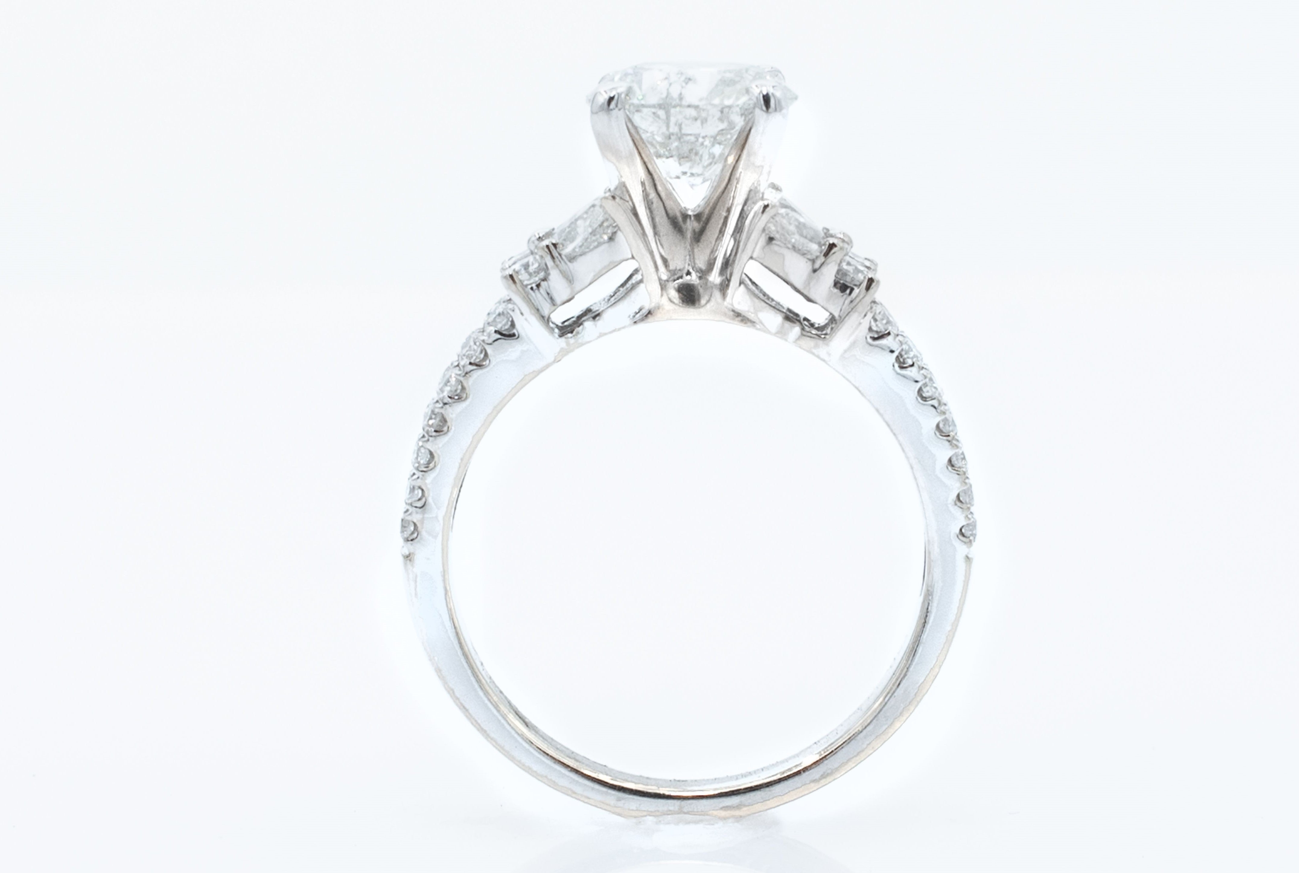 Lady's Diamond Engagement Ring.