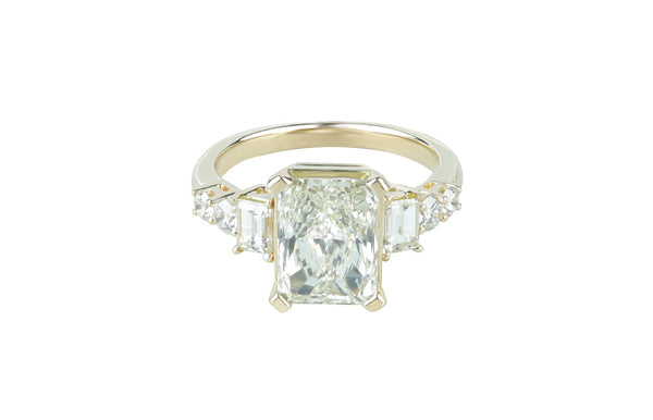 3.19 ctw GIA Certified Radiant Cut Diamond Engagement Ring 18k