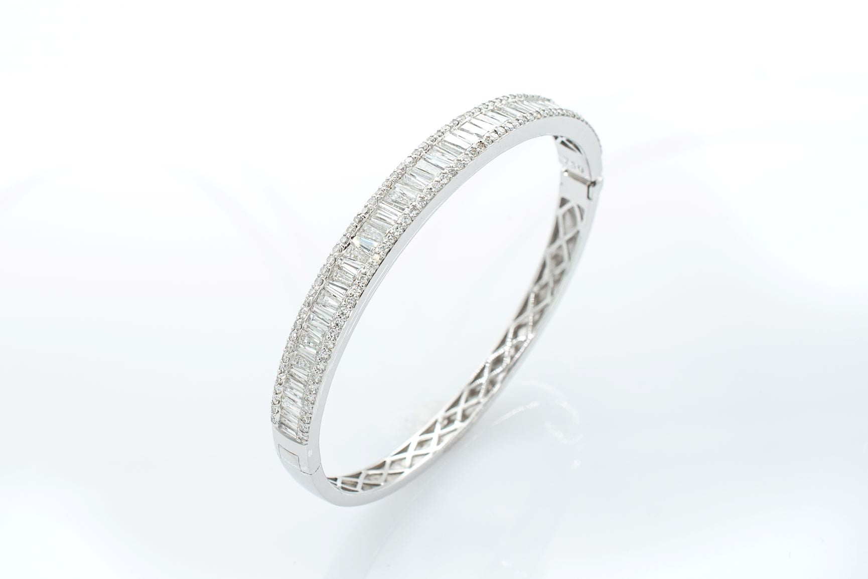 4.5 ct Baguette Diamond Bangle Bracelet 18k