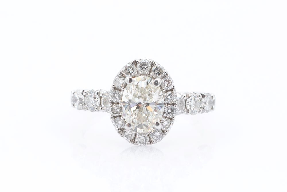 1.01 ct oval Engagement ring
