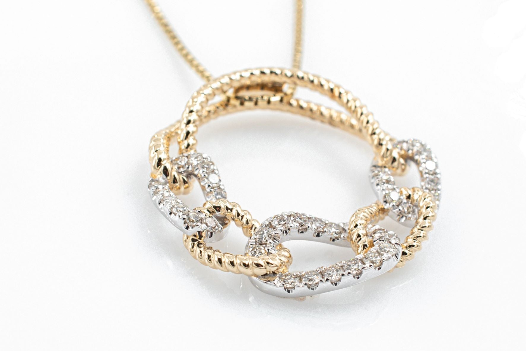Diamond Chain Circle Necklace