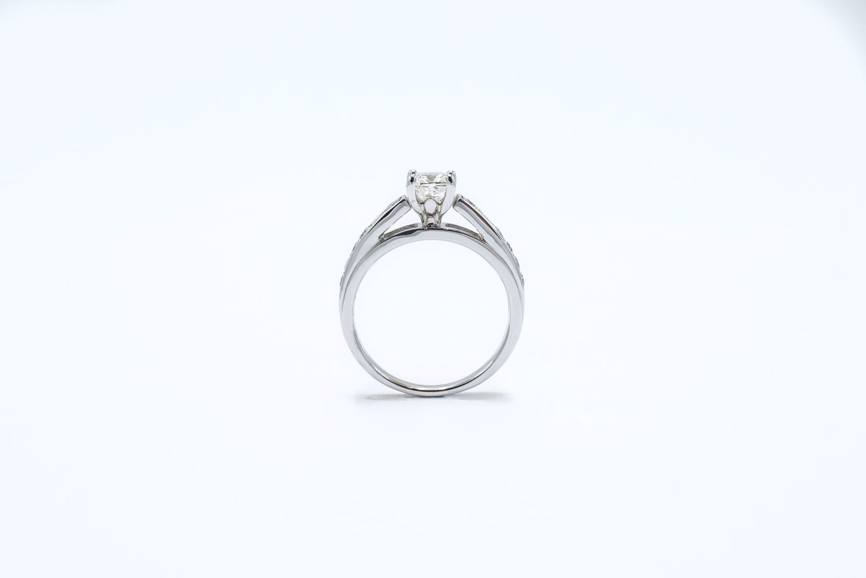 1.33 ctw Cushion Cut Diamond Engagement Ring