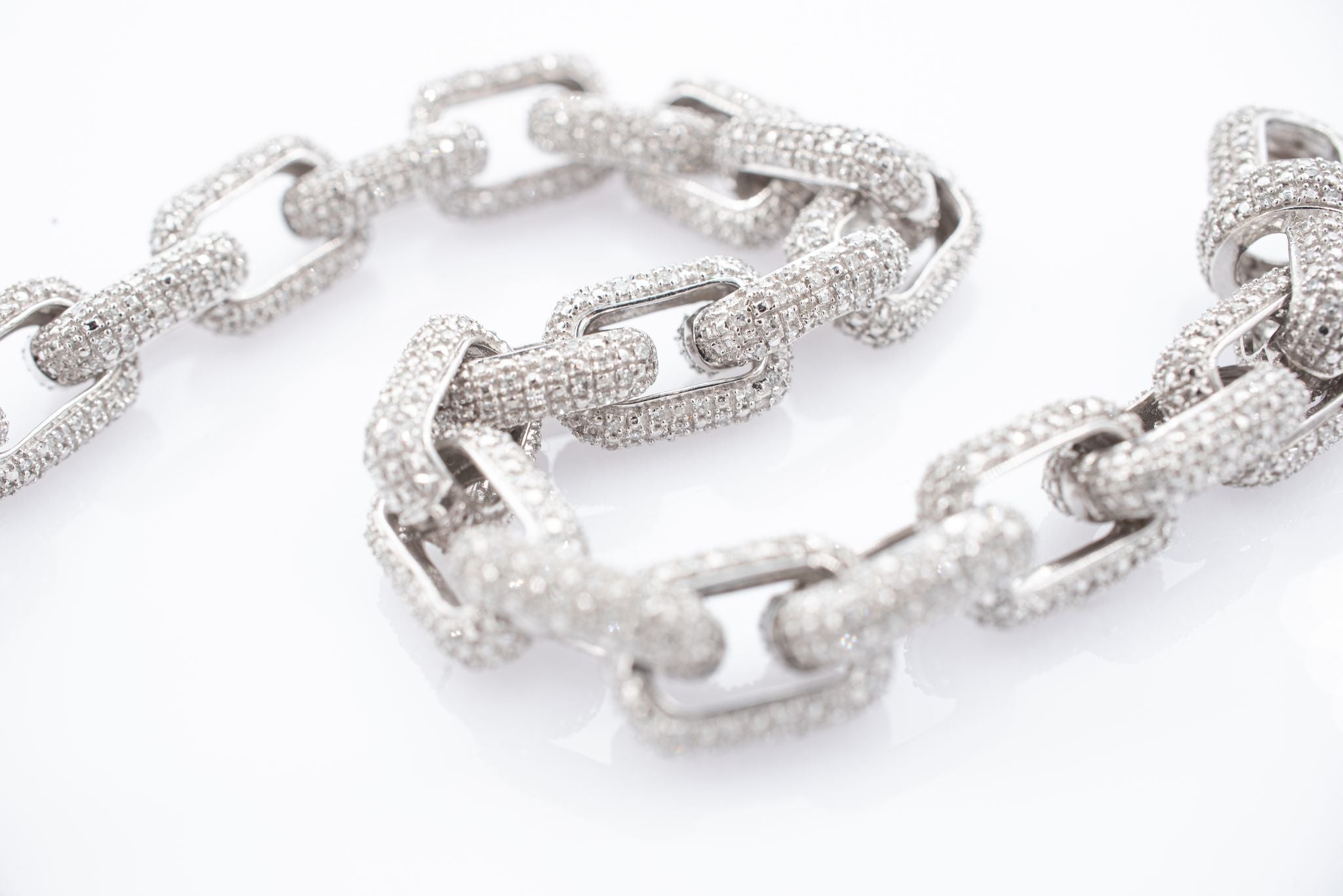 Pave Diamond Link Bracelet. 2.5 ctw