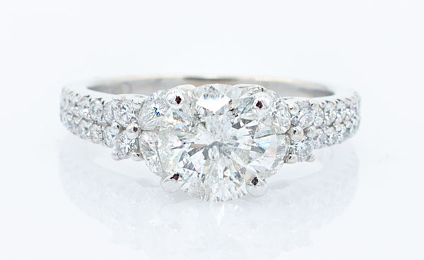 Lady's Diamond Engagement Ring.